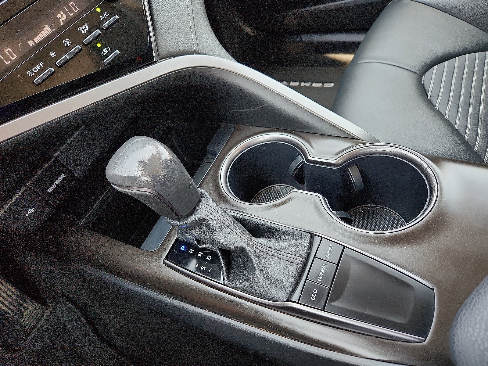 Used 2024 Toyota Camry SE FWD image 20