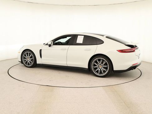 Used 2018 Porsche Panamera 4 image 3