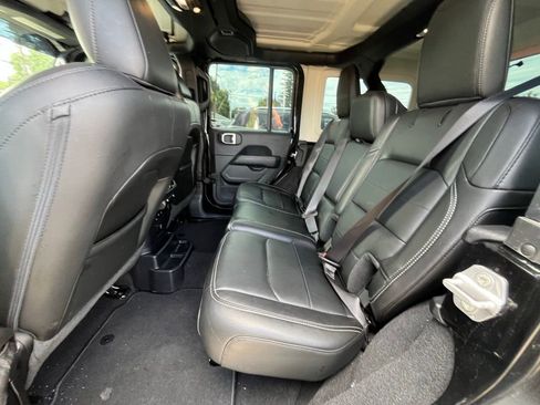 Used 2022 Jeep Wrangler Unlimited Sahara w/ Cold Weather Group image 9