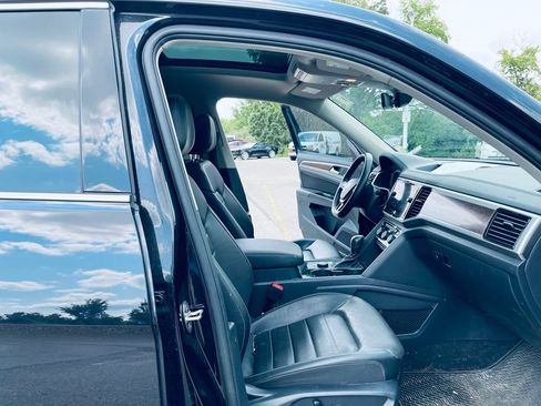 Used 2020 Volkswagen Atlas SEL R-Line AWD/4WD image 24