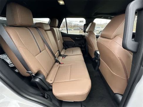 Used 2025 Toyota 4Runner Limited image 23