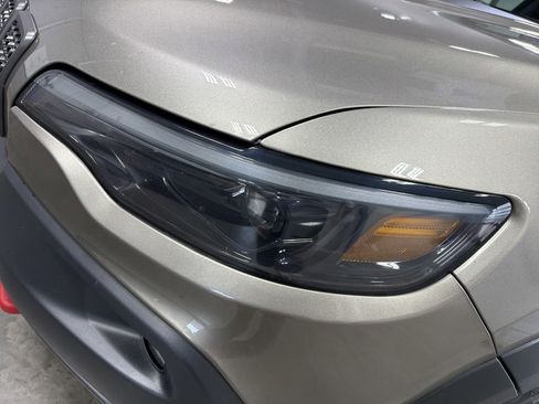 Used 2020 Jeep Cherokee Trailhawk w/ Cold Weather Group AWD/4WD image 10