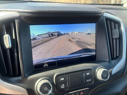 Used 2024 GMC Terrain SLT image 25