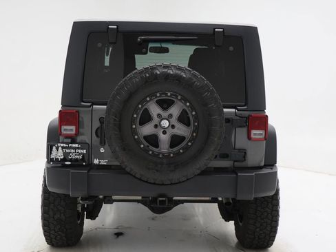 Used 2017 Jeep Wrangler Unlimited Rubicon w/ Dual Top Group AWD/4WD image 8