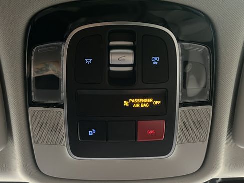 Used 2025 Hyundai Tucson Limited AWD/4WD image 32