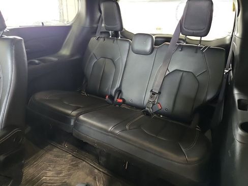 Used 2019 Chrysler Pacifica Touring-L Plus w/ Advanced Safetytec Group FWD image 8