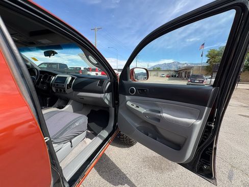 Used 2005 Toyota Tacoma 4x4 Access Cab image 24