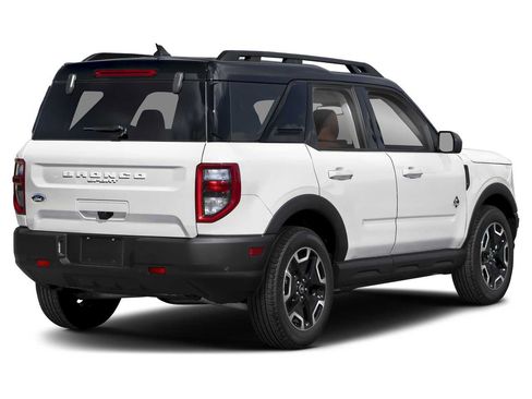 Used 2024 Ford Bronco Sport Outer Banks w/ Tech Package AWD/4WD image 2