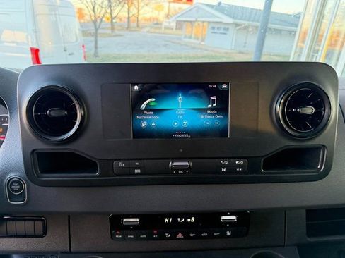 Used 2024 Mercedes-Benz Sprinter 2500 image 16