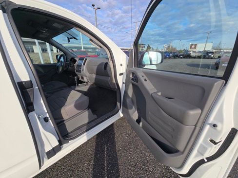 Used 2021 Nissan Frontier S AWD/4WD image 11