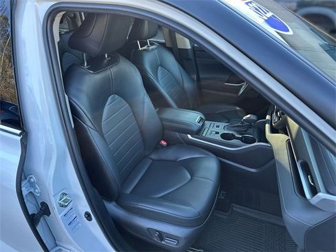 Used 2022 Toyota Highlander XLE image 29