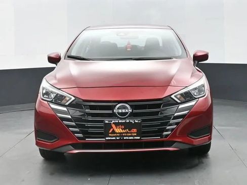 Used 2024 Nissan Versa SV image 3