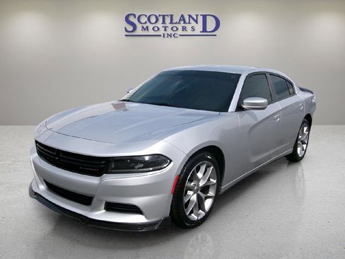 Used 2022 Dodge Charger SXT w/ Plus Group image 2