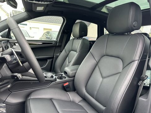 Used 2026 Porsche Macan image 5