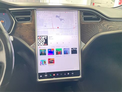 Used 2017 Tesla Model S 90D image 18