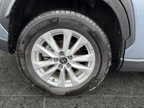 Certified 2025 Toyota Corolla Cross LE image 10