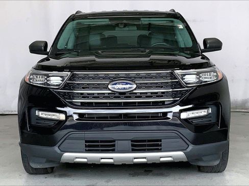 Used 2022 Ford Explorer XLT w/ Equipment Group 202A image 2