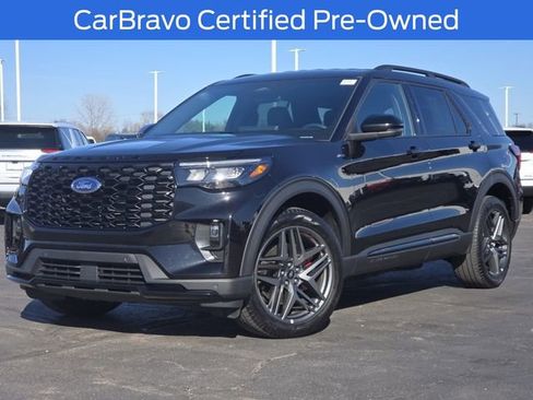 Used 2025 Ford Explorer ST-Line w/ ST-Line Street Pack AWD/4WD image 2