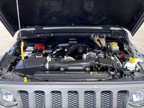 Used 2019 Jeep Wrangler Sport AWD/4WD image 12