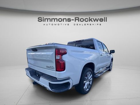 Used 2025 Chevrolet Silverado 1500 High Country w/ High Country Premium Package AWD/4WD image 4