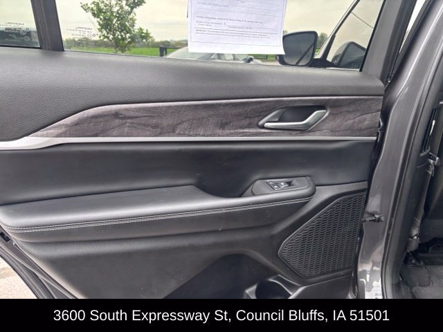 Used 2023 Jeep Grand Cherokee L Limited AWD/4WD image 42