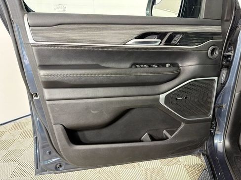 Used 2024 Jeep Wagoneer L Series II w/ Flexible Seating Group AWD/4WD image 11