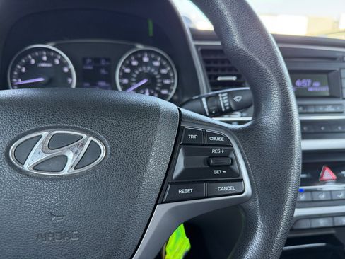 Used 2017 Hyundai Elantra SE FWD image 18
