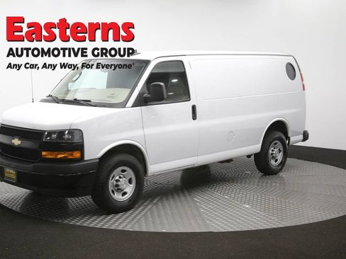 Used 2021 Chevrolet Express 3500 w/ Driver Convenience Package RWD image 52