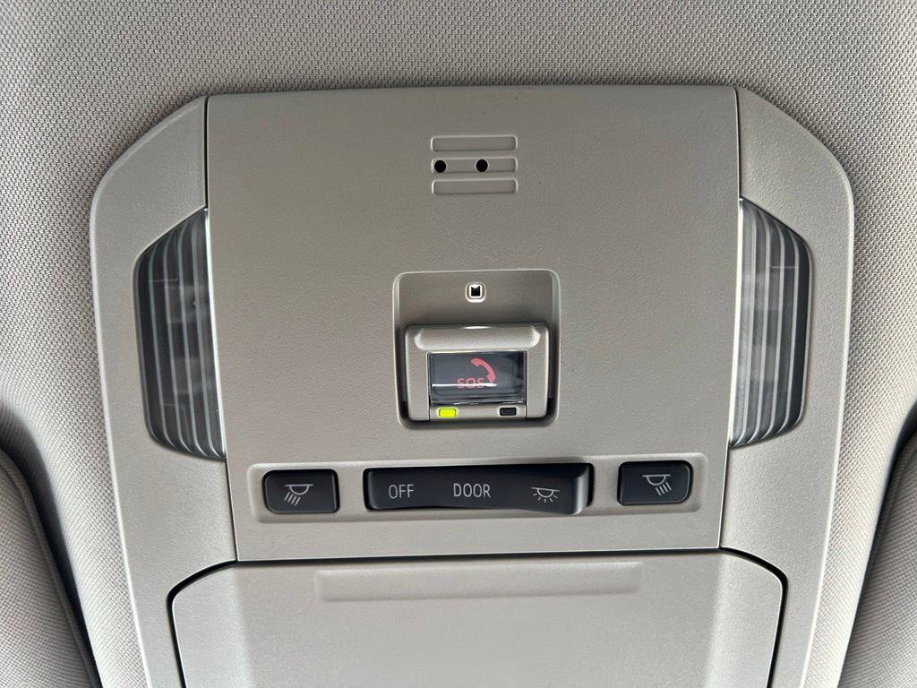 Used 2023 Toyota Highlander LE AWD/4WD image 34