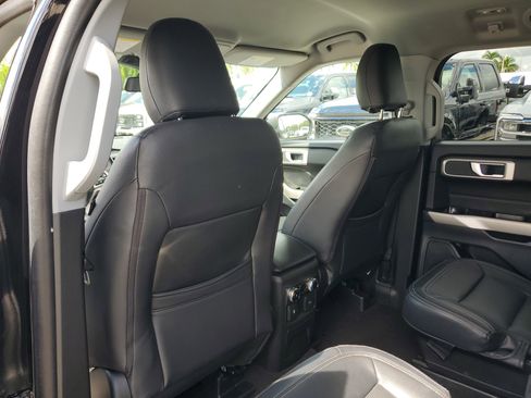 Used 2023 Ford Explorer XLT image 14