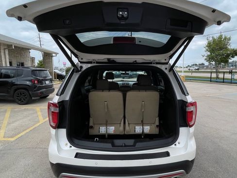 Used 2017 Ford Explorer XLT w/ Equipment Group 202A FWD image 11
