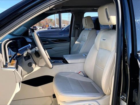 Used 2023 Cadillac Escalade ESV Sport Platinum image 8