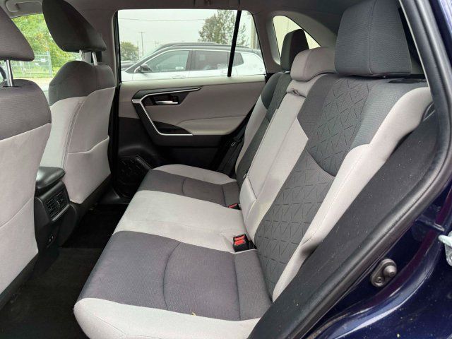 Used 2021 Toyota RAV4 XLE AWD/4WD image 11