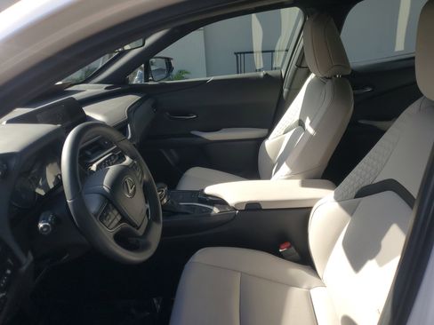 Certified 2022 Lexus UX 200 image 14