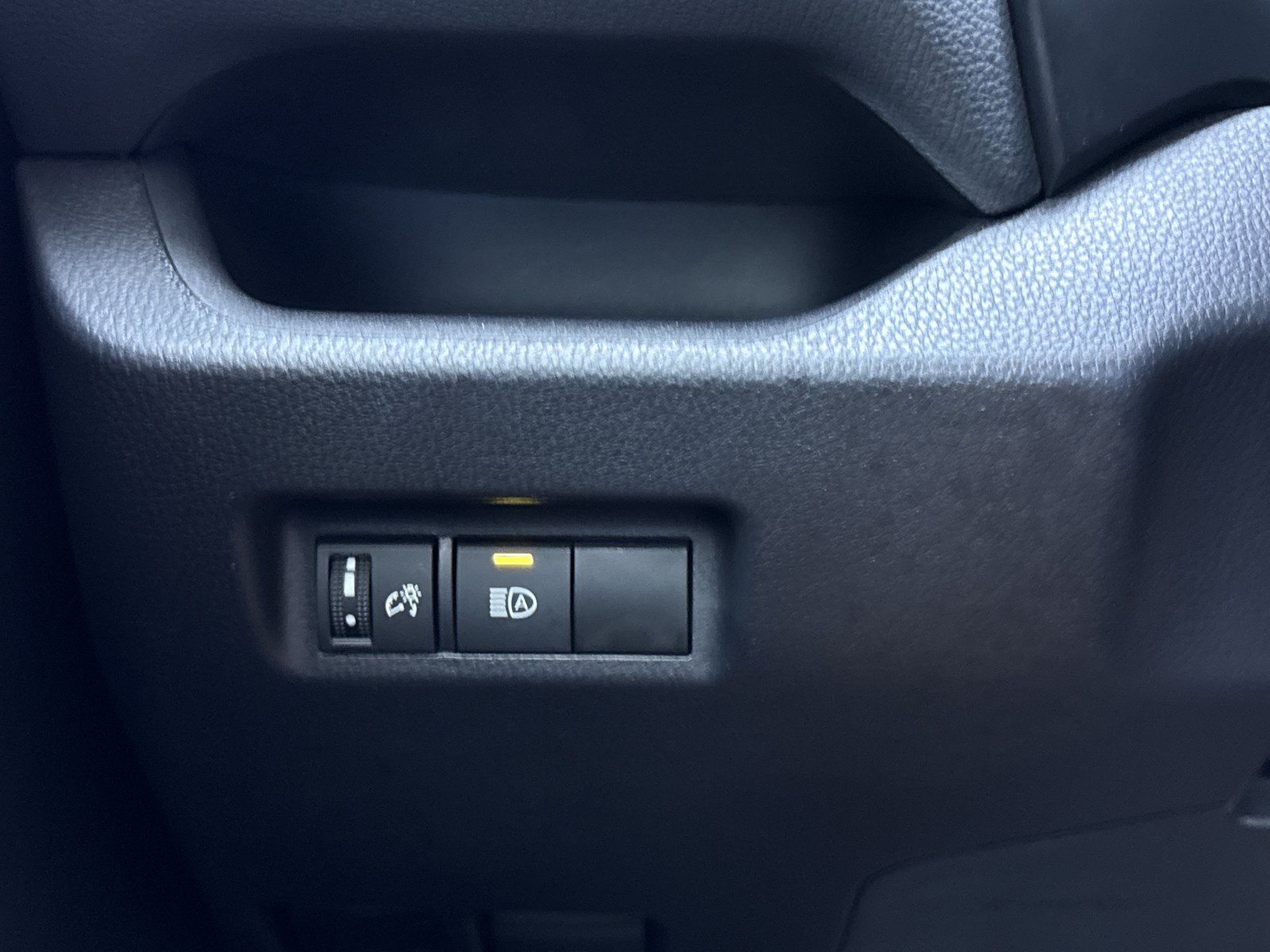 Used 2025 Toyota RAV4 XLE FWD image 17