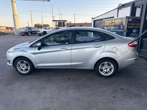 Used 2018 Ford Fiesta SE FWD image 4