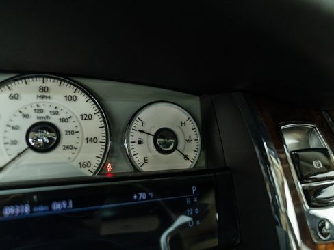 Used 2013 Rolls-Royce Ghost image 97