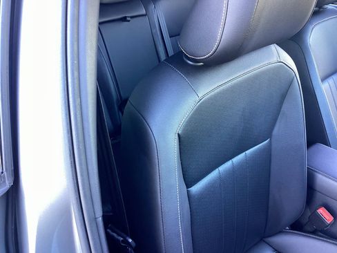 Used 2022 Volkswagen Tiguan SE R-Line image 18