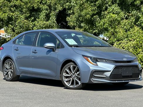 Used 2022 Toyota Corolla SE image 2