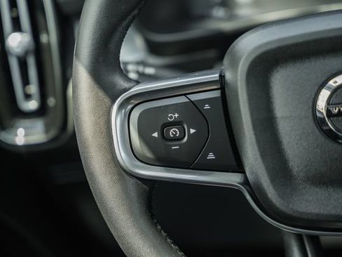 Used 2021 Volvo XC40 T5 Momentum w/ Premium Package AWD/4WD image 30