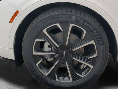 New 2026 Lincoln Nautilus Reserve AWD/4WD image 9