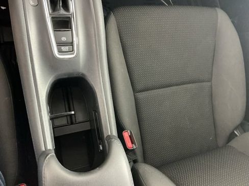 Used 2019 Honda HR-V LX image 29