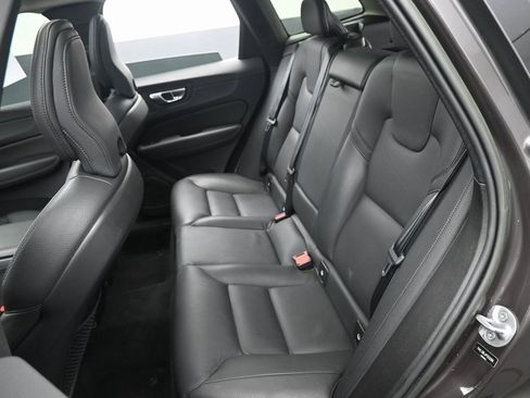 Used 2023 Volvo XC60 B5 Plus image 29