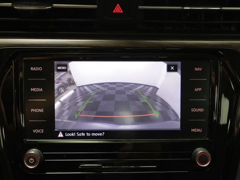 Used 2022 Volkswagen Passat 2.0T FWD image 10