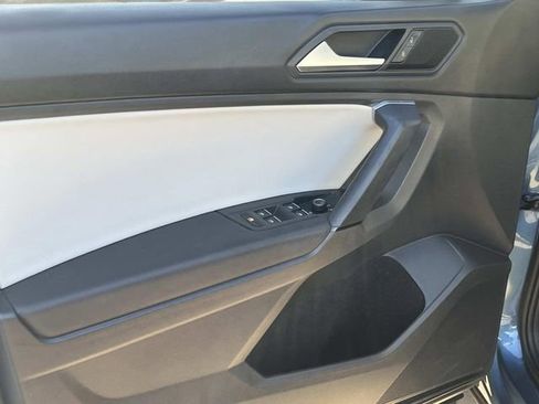 Used 2019 Volkswagen Tiguan SE w/ Panoramic Sunroof Package image 10