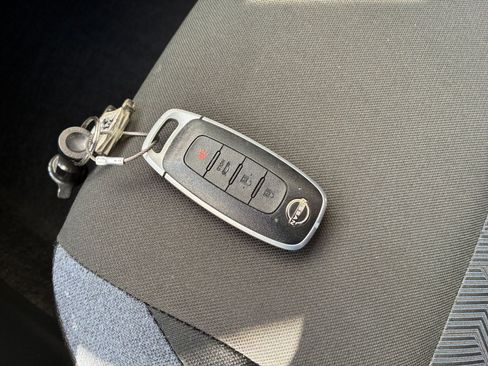 Used 2025 Nissan Versa SV FWD image 21