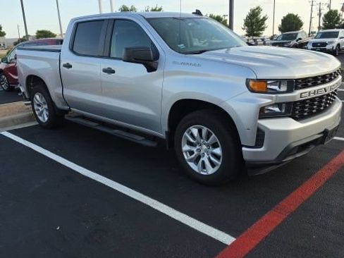 Used 2019 Chevrolet Silverado 1500 Custom w/ Infotainment Package RWD image 2