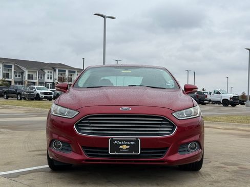 Used 2013 Ford Fusion SE image 2