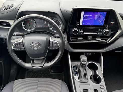 Certified 2024 Toyota Highlander LE image 10
