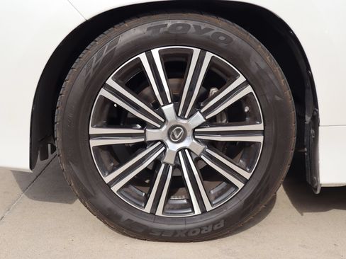 Used 2019 Lexus LX 570 4WD w/ Luxury Package image 10